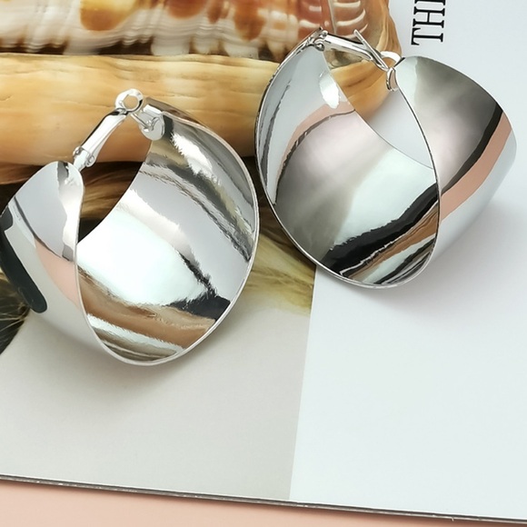 JoAnne Hoop - Picture 3 of 4